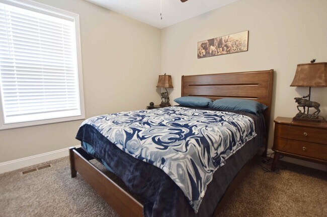 Building Photo - Pet Friendly Three Bedroom!