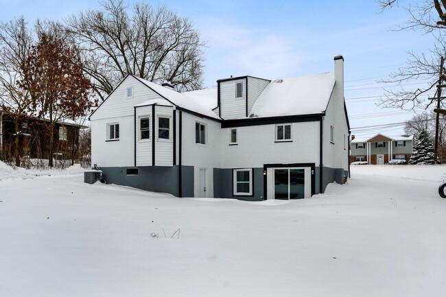 Building Photo - White Oak- Charming 4 bedroom 2 bath cape cod