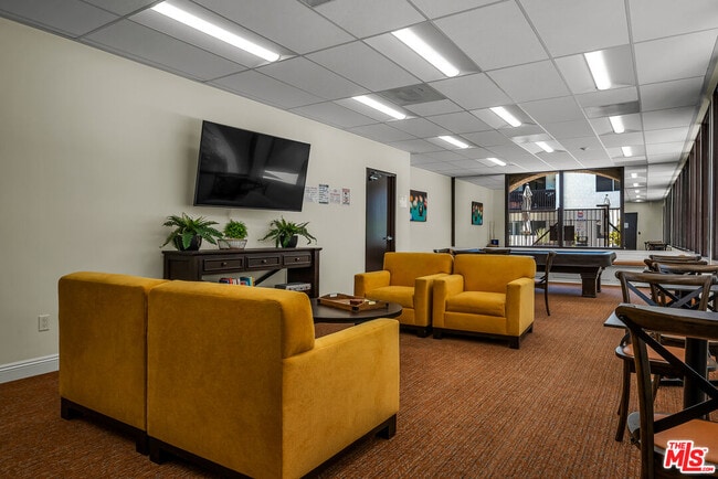 Building Photo - 5334 Lindley Ave