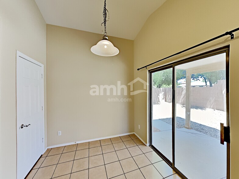 Building Photo - 15580 W Durango St