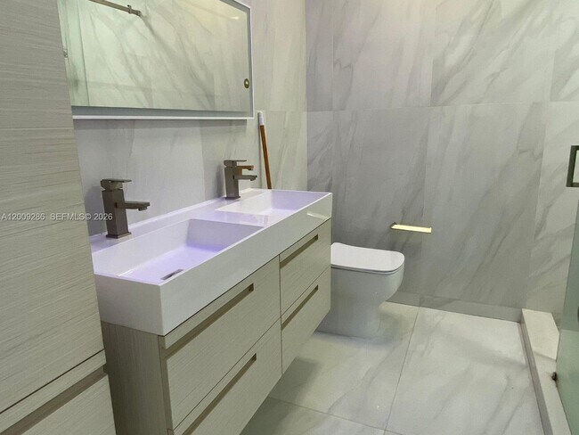 Building Photo - 403 SW 89th Pl