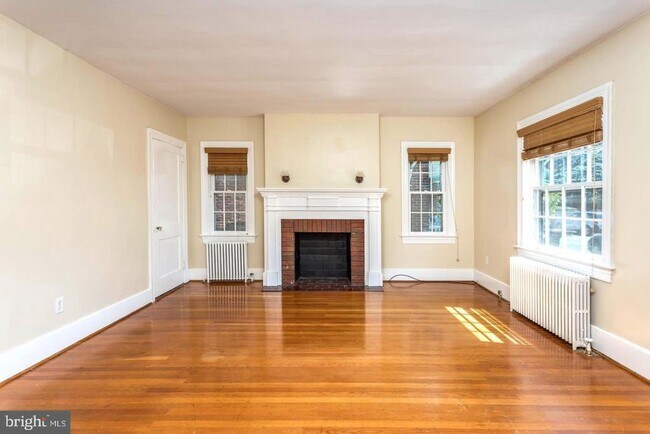 Building Photo - 107 Morgan St