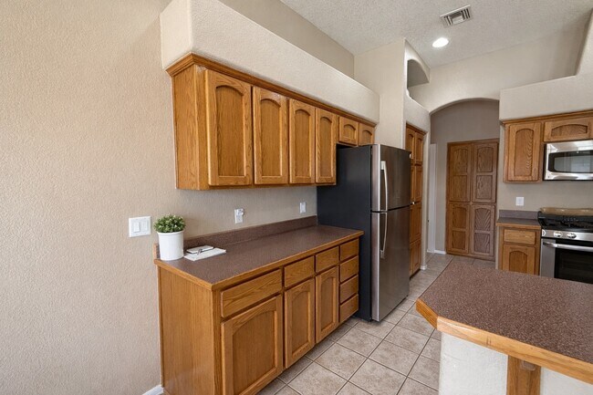 Building Photo - 10745 E 38th Ln