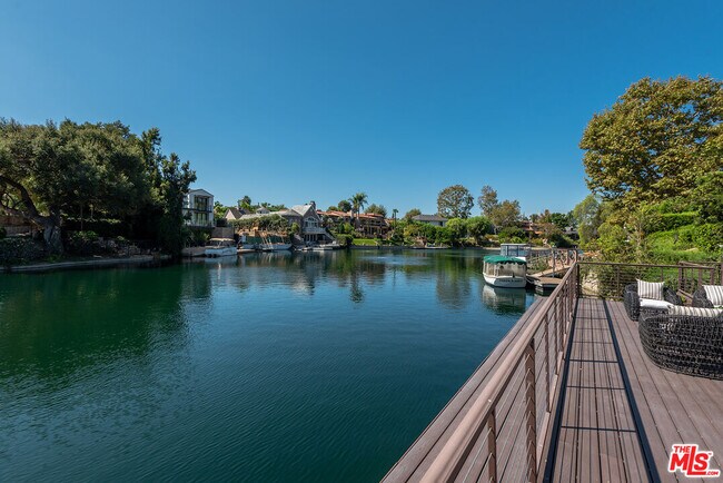 Building Photo - 9928 Toluca Lake Ave