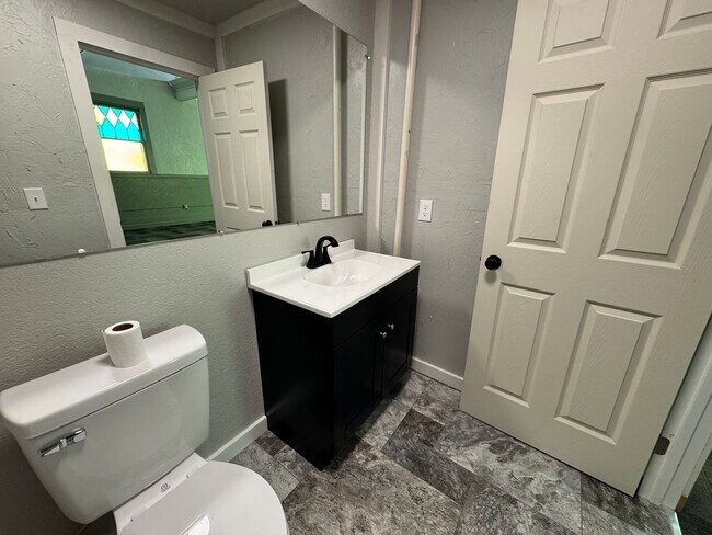 Building Photo - 2nd &amp; Diamond