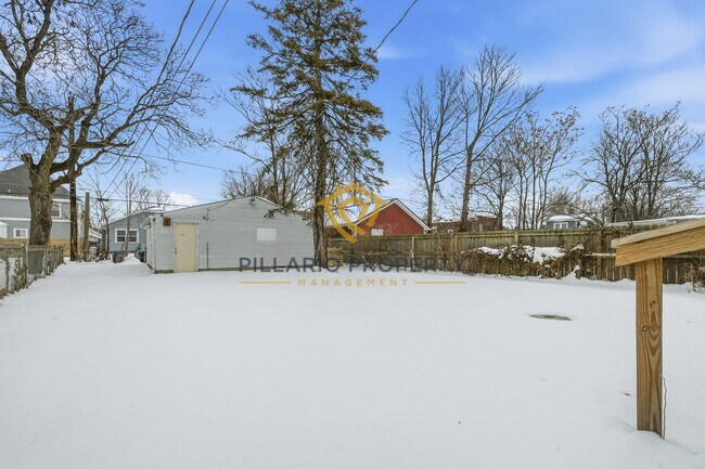 Building Photo - $500 OFF MOVE-IN SPECIAL!!! 4 Bedroom home in Near Downtown Indy! Available Now!