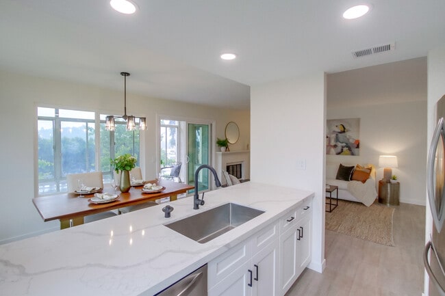 Building Photo - 1059 Arbor Ln