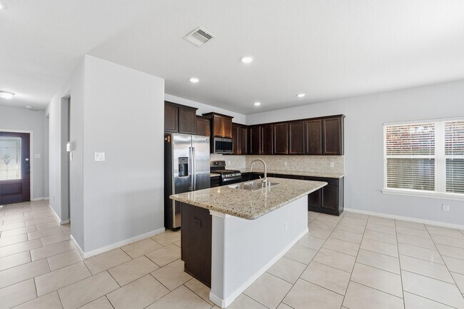 Building Photo - 719 Longstreet Dr