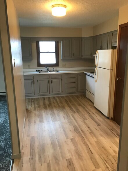 Building Photo - 910 11th Ave