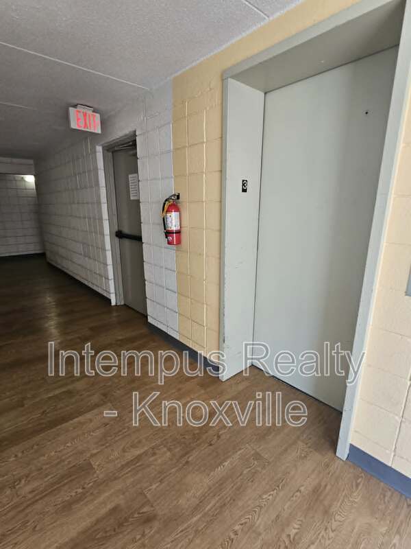 Building Photo - 2749 Sullins St