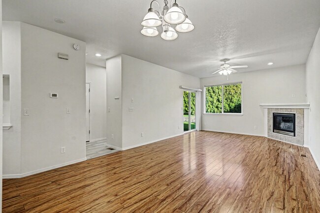 Building Photo - Two-Story 3 bed, 2.5 bath Home in East Salem with Large Bonus Room!