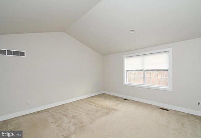 Building Photo - 136 Iron Hill Way