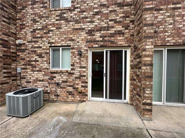Building Photo - 3209 Golden Dr