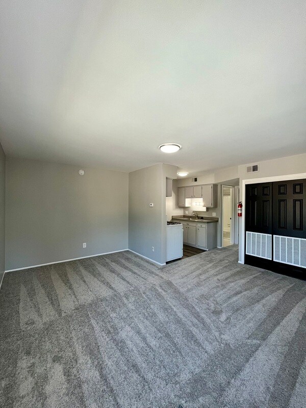 Building Photo - 4441 Oakwood