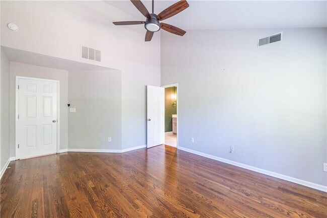 Building Photo - 2690 Camden Glen Ct