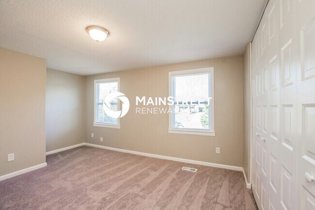 Building Photo - 4 Bedroom Pet-Friendly Home in Charlotte, NC with Main Street Renewal