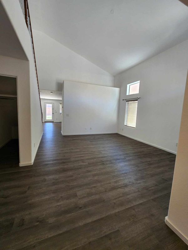 Building Photo - 42065 W Hillman Dr