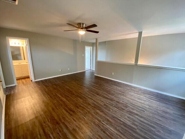 Building Photo - 17817 Majestic Elm Ln