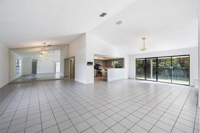 Building Photo - 2216 Amesbury Ct