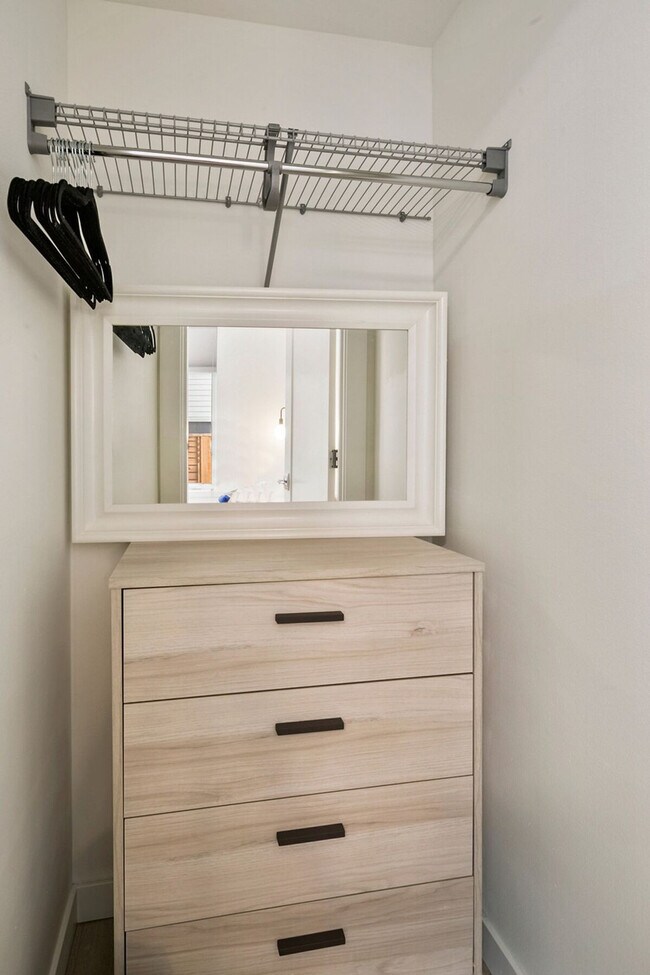 Building Photo - 516 Broadway E