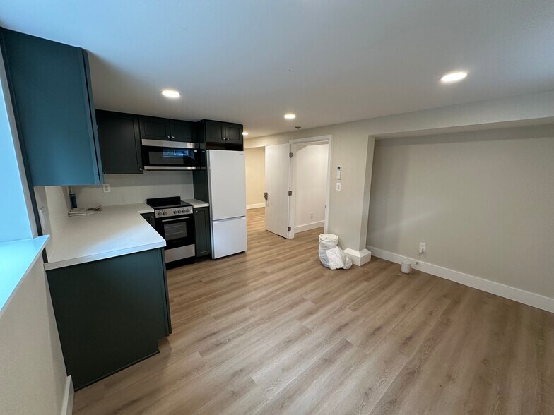 Building Photo - 2412 Columbia St SW