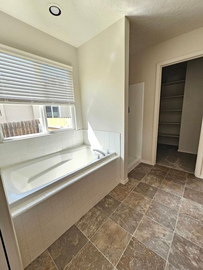 Building Photo - NEW TO MARKET 4 Bedroom Home - Central Mer...