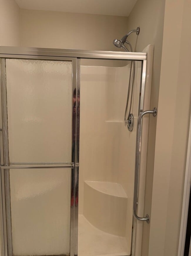 Building Photo - 2 Bedroom 2 Bathroom Townhome In Warwick T...