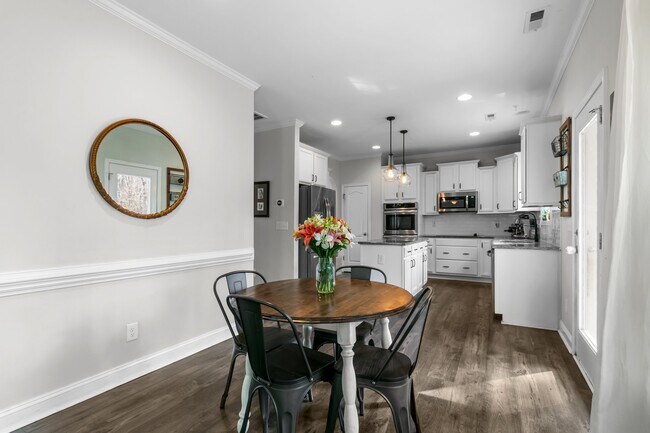 Building Photo - 230 Parrish Ln