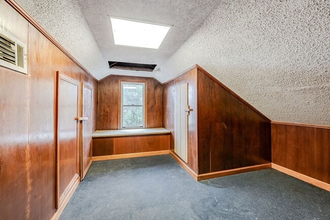 Building Photo - Beautiful Baldwin Park Craftsman home ready for move in!