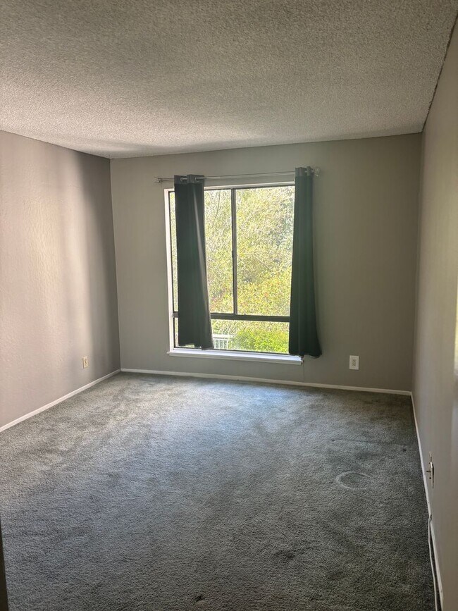 Building Photo - Spacious Upgraded Condo in The Keys – Waln...