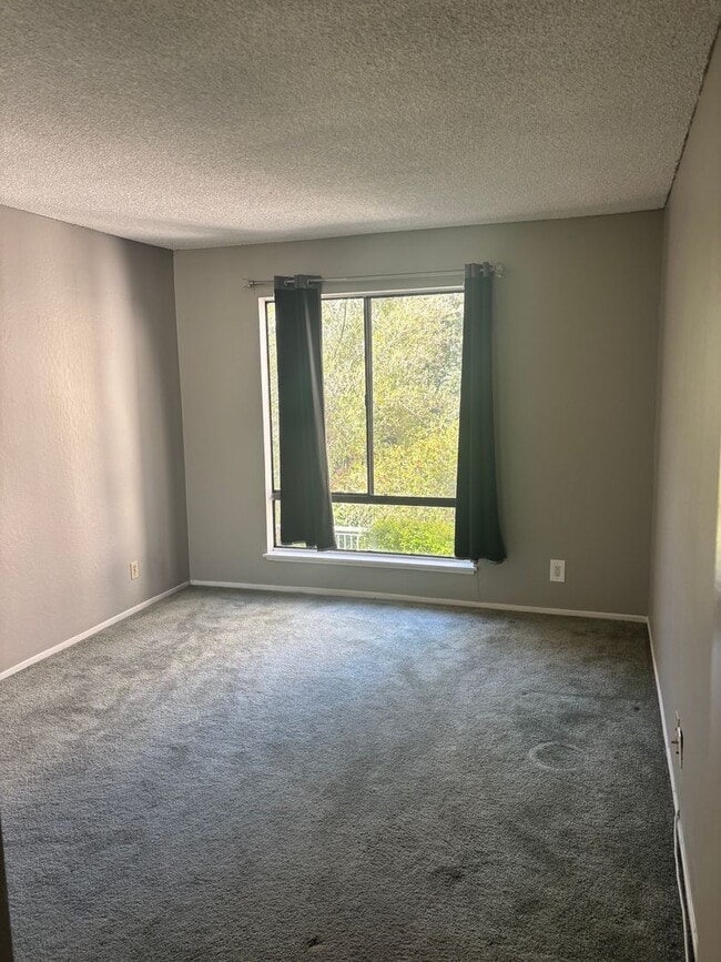 Building Photo - Spacious Upgraded Condo in The Keys – Walnut Creek