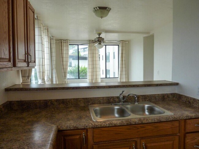 Building Photo - 495 Liholiho Street, Mount Thomas 204