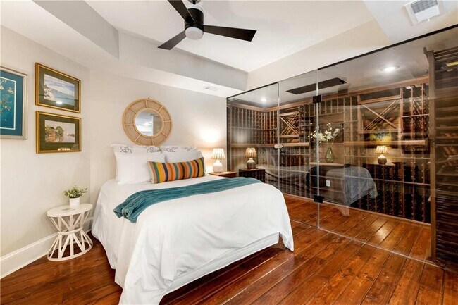 Building Photo - 582 St Charles Ave NE