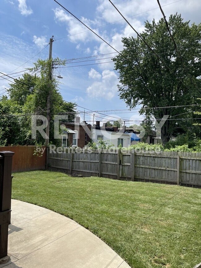Building Photo - One bed one bath apartment in great neighborhood  - move in ready!