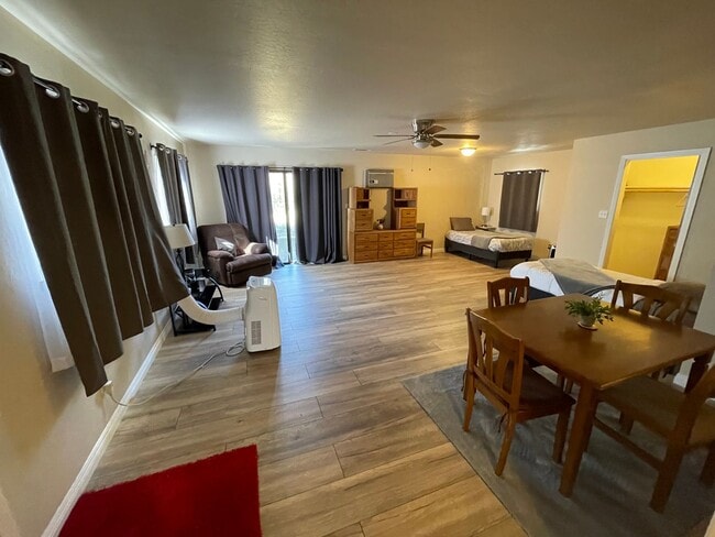 Building Photo - Large 3 Bedrrom 2 Bath Home Close to Orovi...
