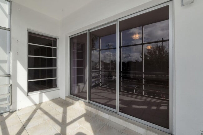 Building Photo - 2970 NE 16th Ave