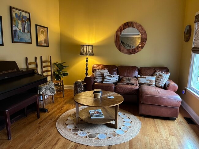 Building Photo - 201 Glenrise Ct