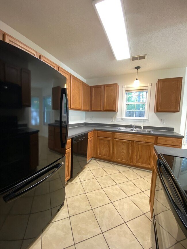 Building Photo - Adorable 3 Bedroom 3 Bath in Preston Green