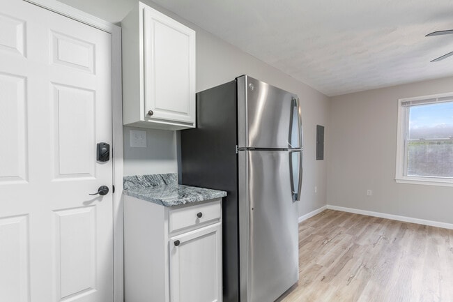 Building Photo - Affordable Luxury Apartment Near DC