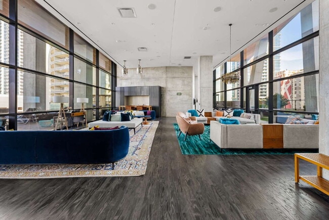 Building Photo - 70 Rainey St