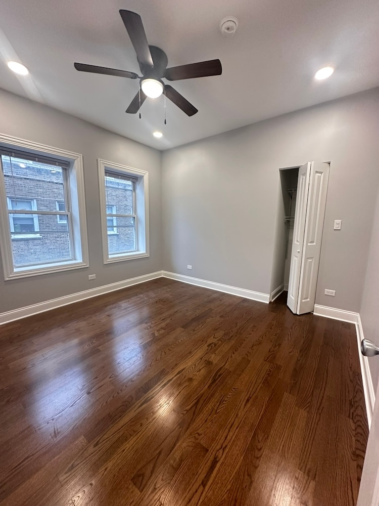 Building Photo - 1157 W Lunt Ave