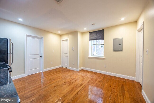 Building Photo - 4706 Chestnut St