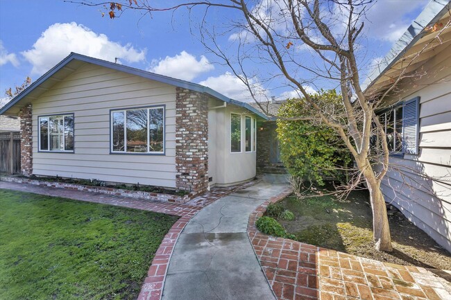 Building Photo - Tons of Space l Great Schools l Prime Sili...