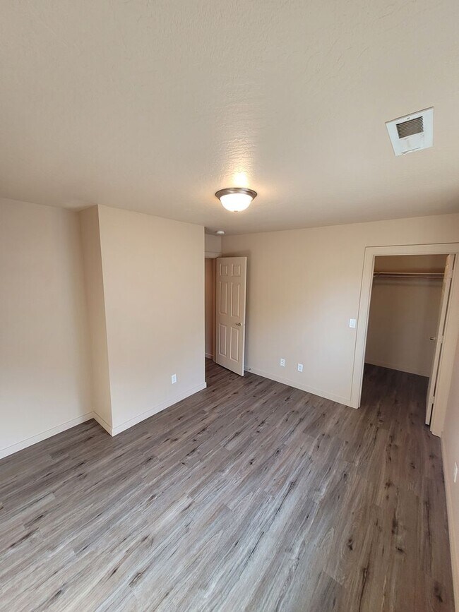 Building Photo - Beautiful 5 bedroom 3 bath home in Lebanon