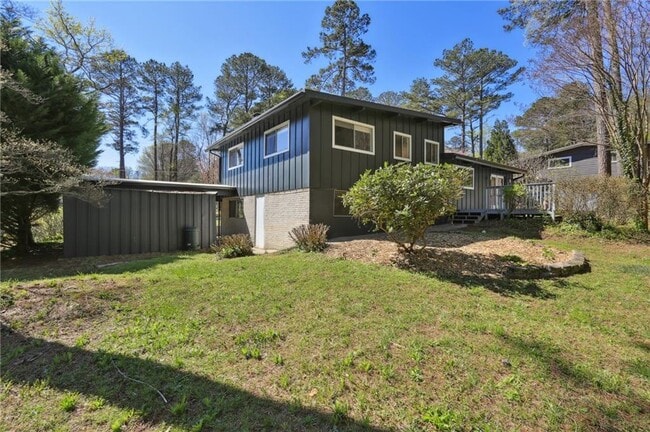 Building Photo - 3684 Northlake Dr