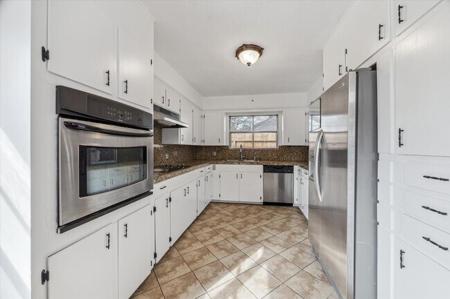 Building Photo - 3310 Longfield Cir