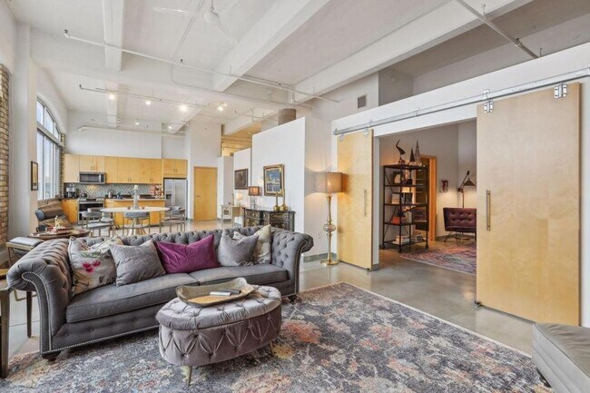 Building Photo - 700 N Washington Ave