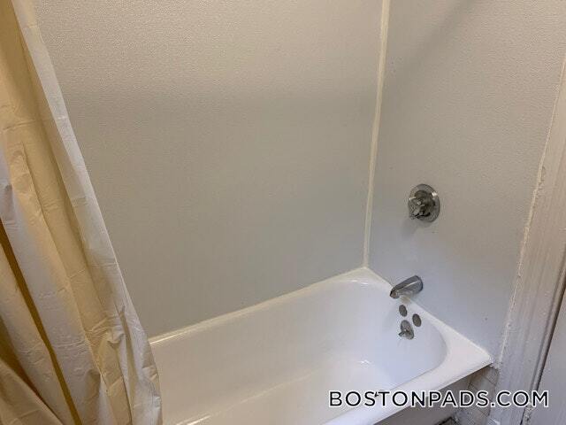 Building Photo - 1185 Boylston St