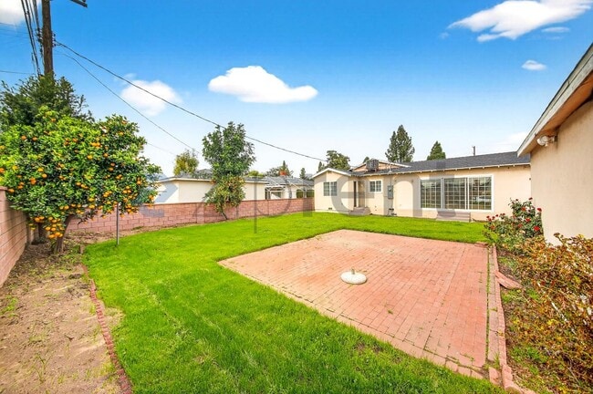 Building Photo - 1200 E Elgenia Ave