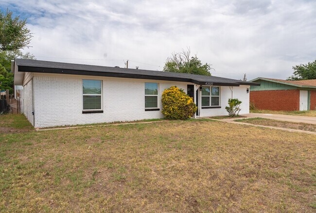 Building Photo - 4209 Redbud Ave